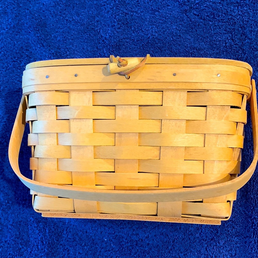 Longaberger 1998 Remembrance basket.